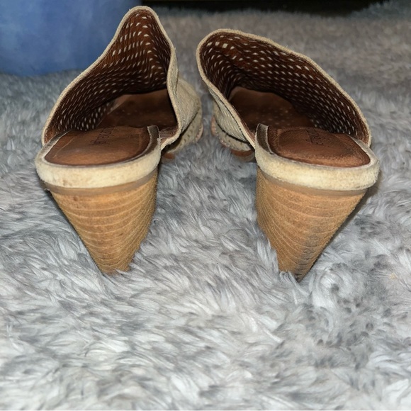 *MUST BE BUNDLED*•Jefferey Campbell• Suede Mules - Picture 5 of 8